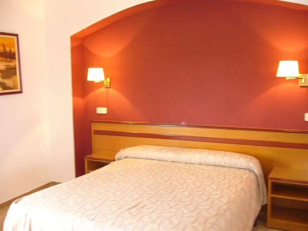 Hostal Can Pou Vidreres 0*,