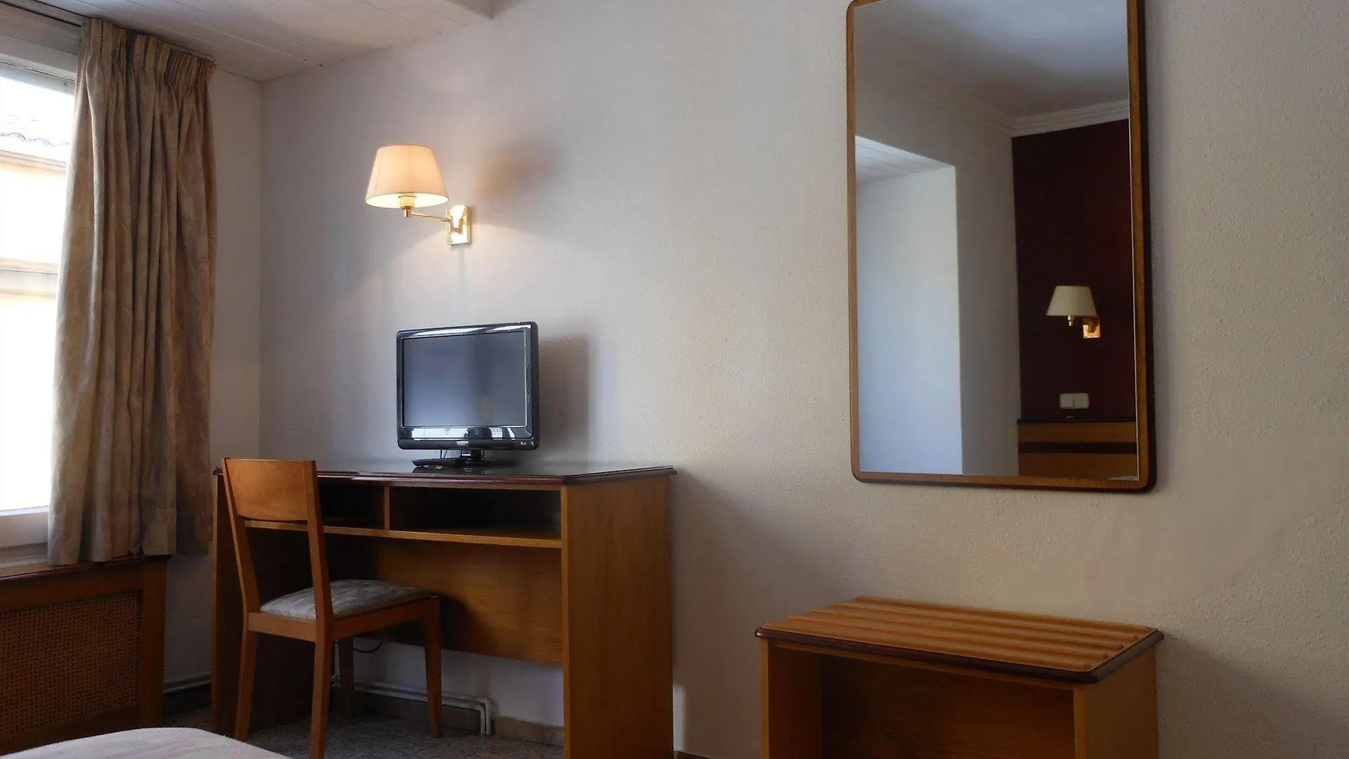 Hostal Can Pou Vidreres Guest house